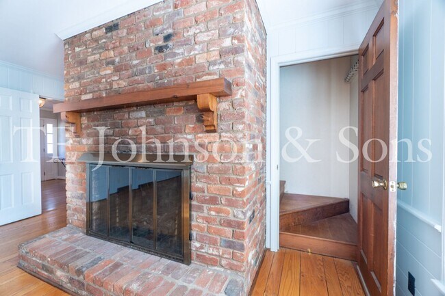 Building Photo - Spacious 5 Bedroom Home in the Heart of Sherwood Forest