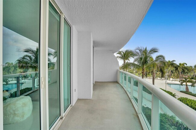 Building Photo - 7900 Harbor Island Dr