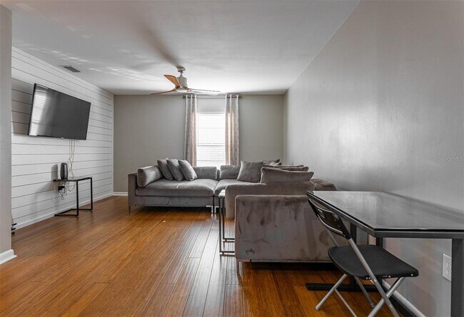 Building Photo - 3811 W Platt St