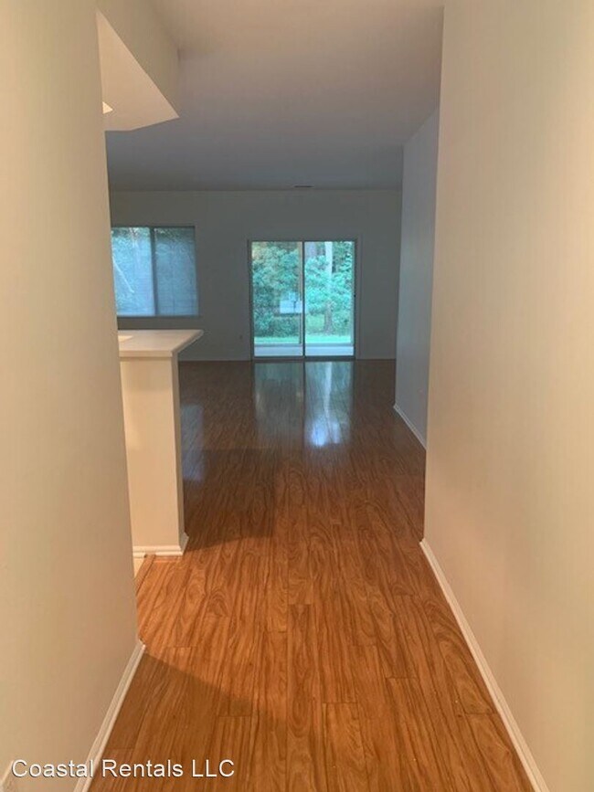 Building Photo - 2 br, 2 bath House - 4 Andover Place