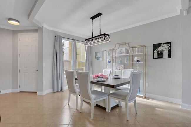 Building Photo - Flagler Station Townhome 3/2.5 - 2 car garage - 2000+ square feet