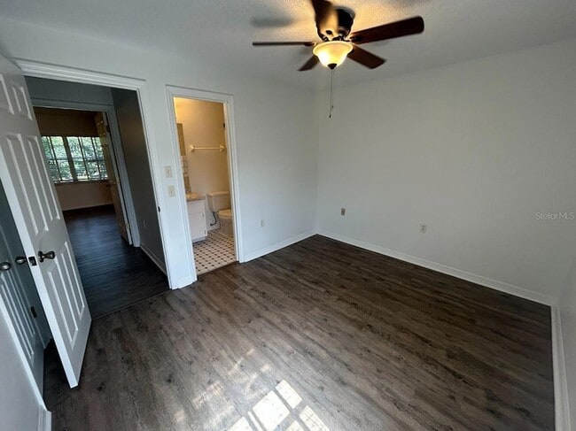Building Photo - 106 S Primrose Dr