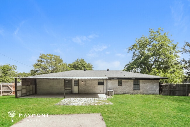 Building Photo - 3 Bedroom Dallas Home