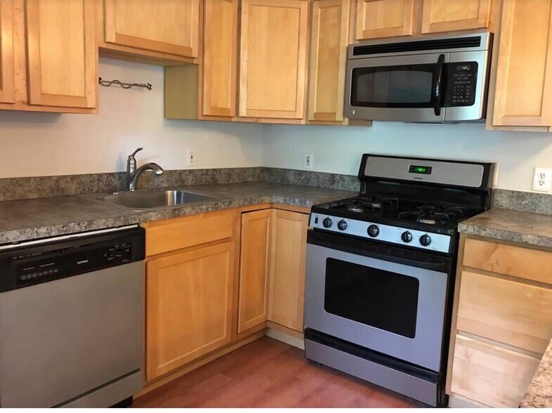 Building Photo - 4822 Roland Ave
