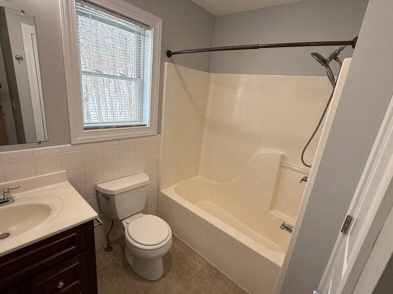 Full Bath - 300 Saratoga Ave