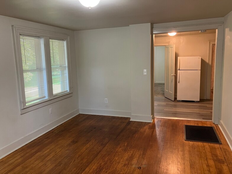 Living room 1 - 430 E Clinton St