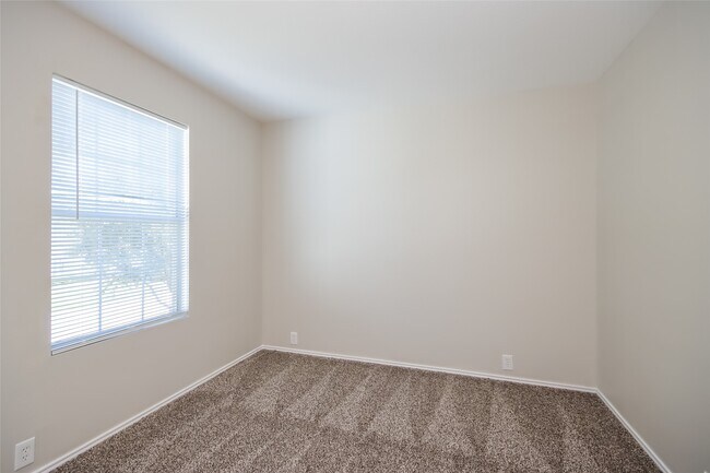 Building Photo - 819 Grand Plains Dr