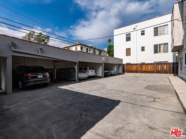 Building Photo - 1321 Hayworth Ave