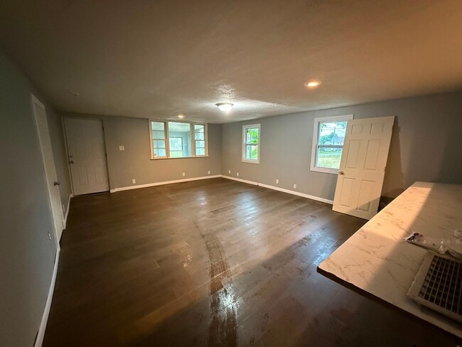 Building Photo - 2 bedrooms house completely remodeled
