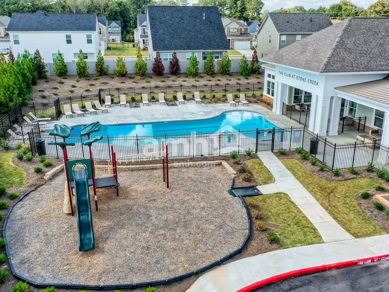Building Photo - 400 Levon Ct