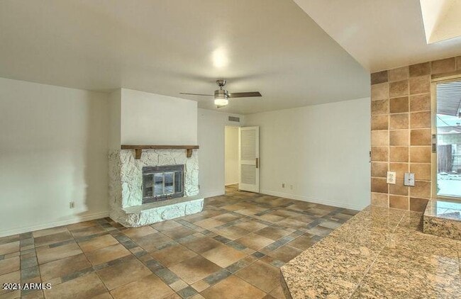 Building Photo - 6129 E Edgemont Ave