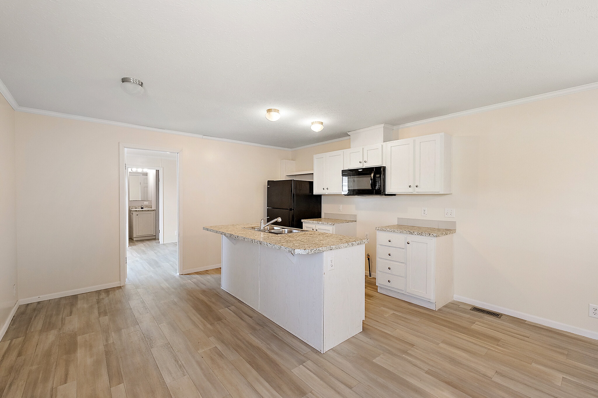 Building Photo - 4418 E Daisy Ln