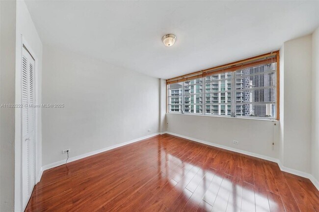 Building Photo - 1408 Brickell Bay Dr