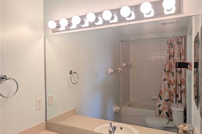 Building Photo - 15420 Bellamar Cir