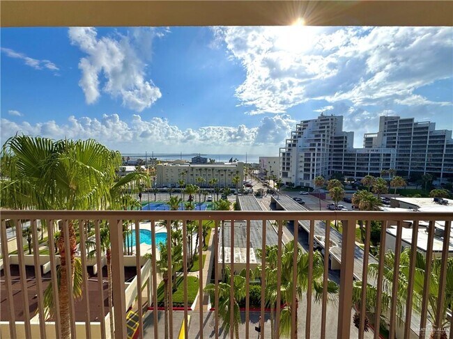 Building Photo - 900 Padre Blvd
