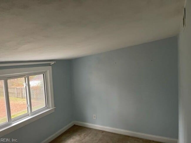Building Photo - NORFOLK HOME W/LARGE FENCED YARD FOR RENT!