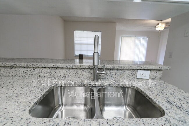 Building Photo - 3253 Bloomingdale Villas Ct