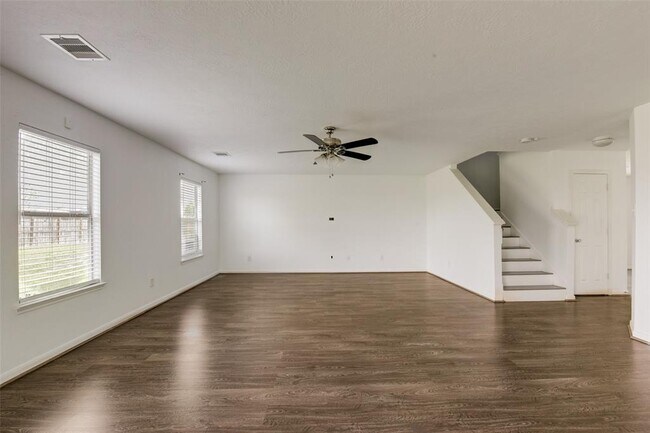 Building Photo - 834 Sweet Flower Dr