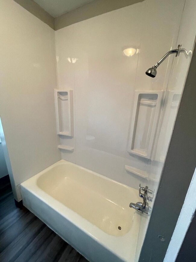 Building Photo - Lovely two bedroom, 1 bathroom Townhome on...