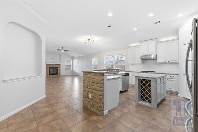 Building Photo - 420 Torrington Dr