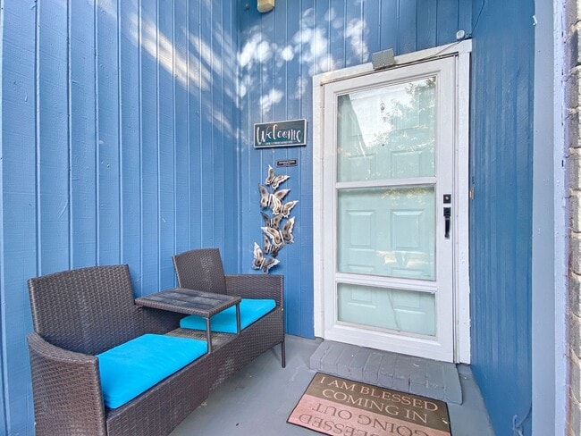 Building Photo - Beautifully Maintained 3 bedoom 2 bath Rental Home that Blends Comfort, Modern Convenience, and T...