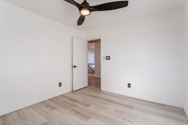 Building Photo - 708 Troon Dr SE