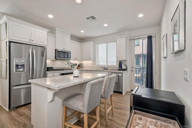 Building Photo - 2211 Solara Ln