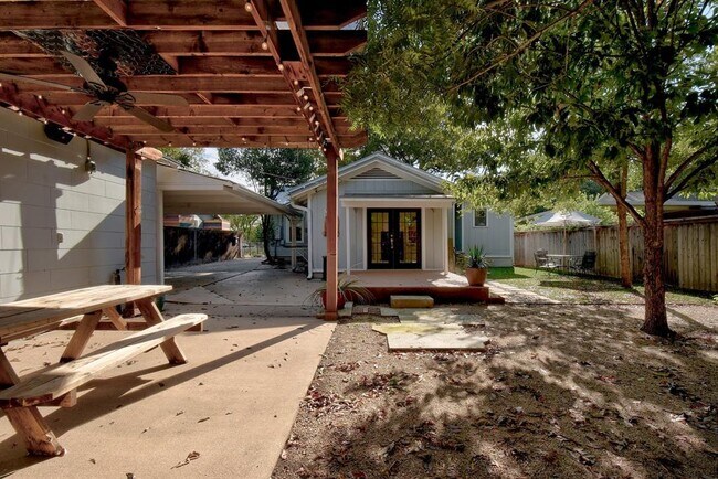 Building Photo - 5800 Chesterfield Ave