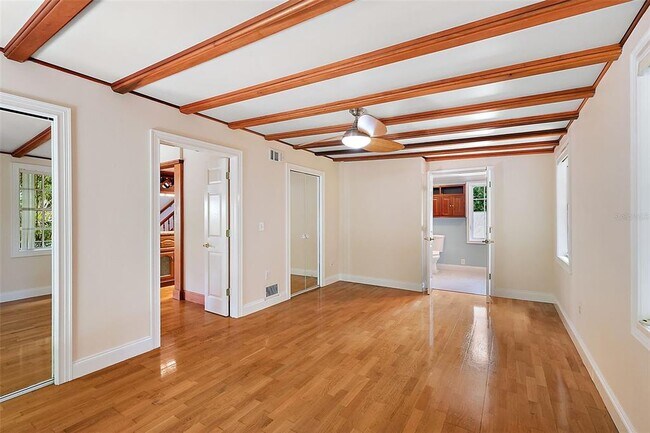 Building Photo - 507 Lakeshore Dr