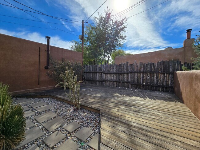 Building Photo - 624 Alto St