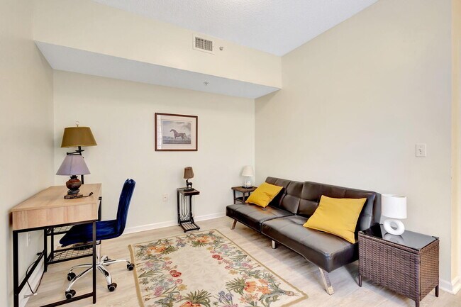 Building Photo - 2060 Greenview Shores Blvd