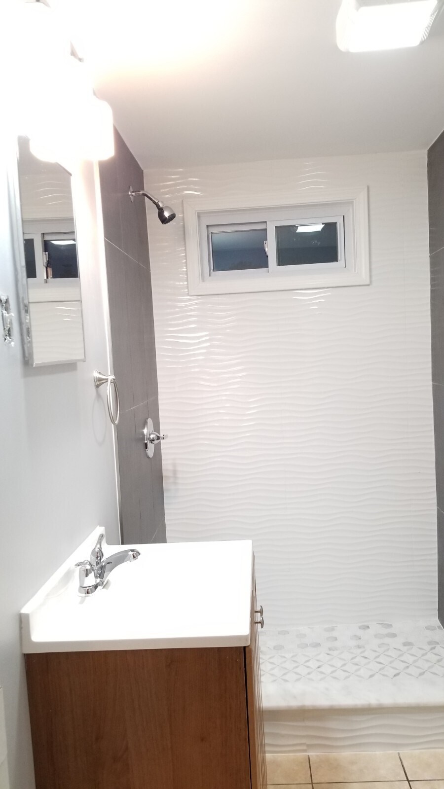 bath - 1444 Esterbrook Ave