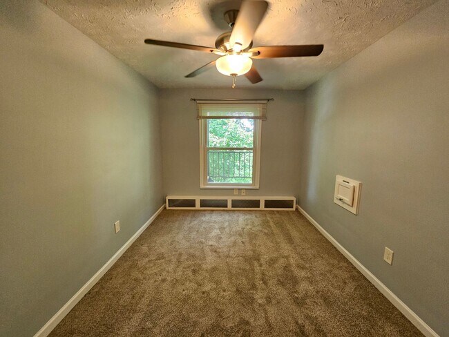 Building Photo - 640 Highland Pl