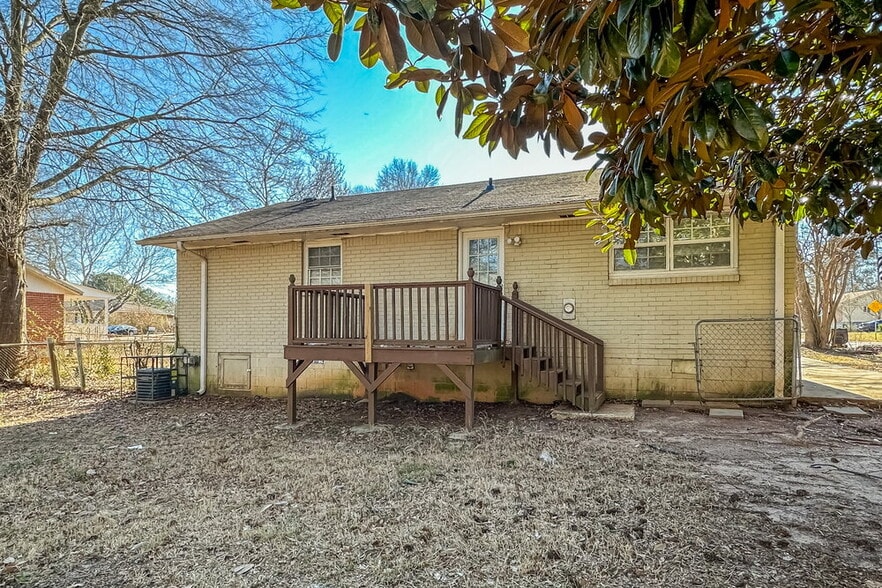 Building Photo - 8872 Channing Dr