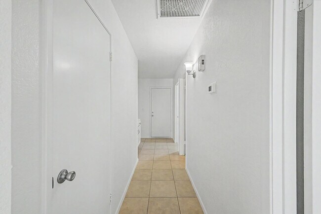 Building Photo - 11851 N 76th Dr