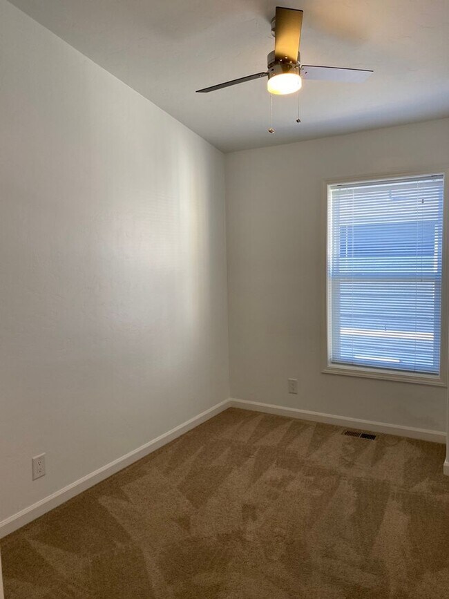 Building Photo - 509 East Kiowa-102