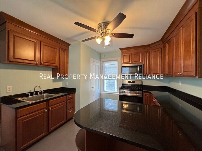 Building Photo - 98 Eustis St