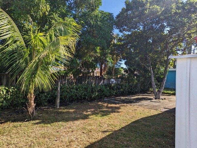 Building Photo - 1156 W 26th St