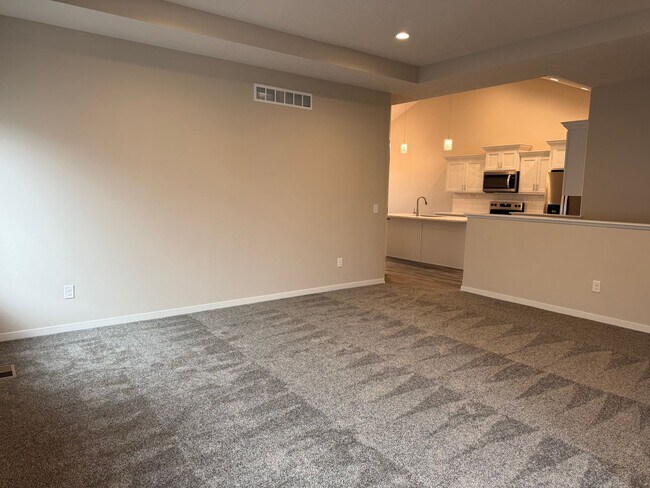 Building Photo - Beautiful brand-new ranch townhome with 2 stall garage. Spacious 3 bedrooms/3 full bathrooms