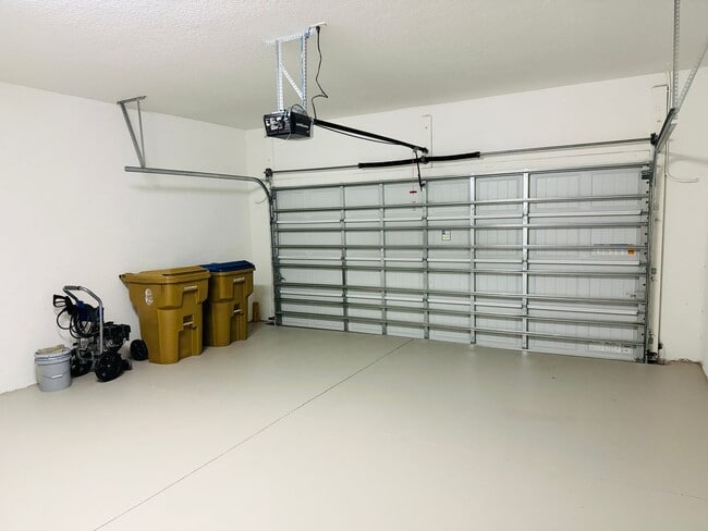 Building Photo - 4 Bed 2.5 Bath Single Family in Storey Lake