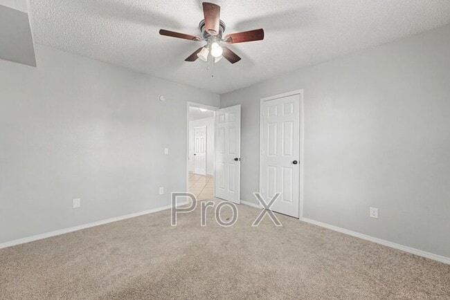 Building Photo - 3403 SW Victoria Pl