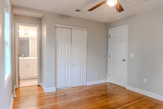 Building Photo - Charming Portsmouth Home with Spacious Backyard