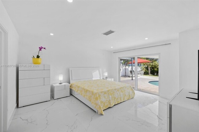 Building Photo - 2816 NE 35th St