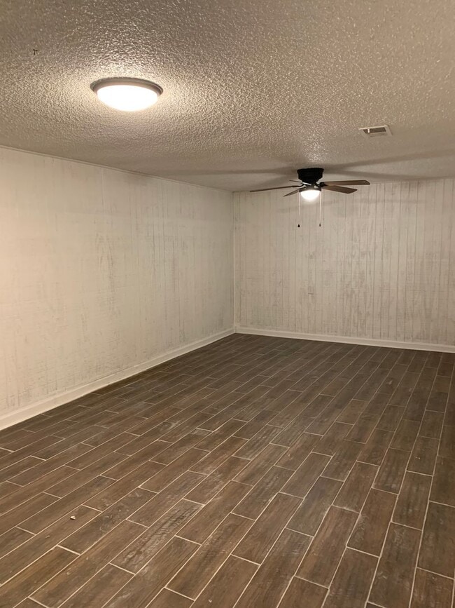 Building Photo - 710 12th St