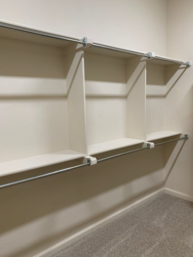 Building Photo - 3 bed, 2.5 bath home in the Enclave