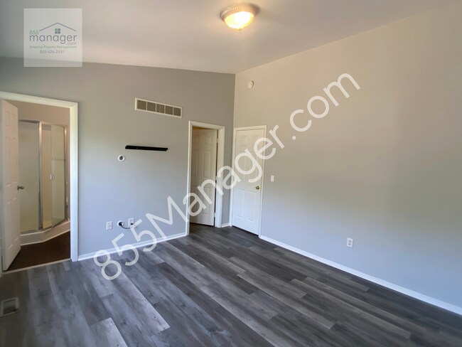 Building Photo - **COMING SOON AVAILABLE FOR SHOWINGS 10/8/...