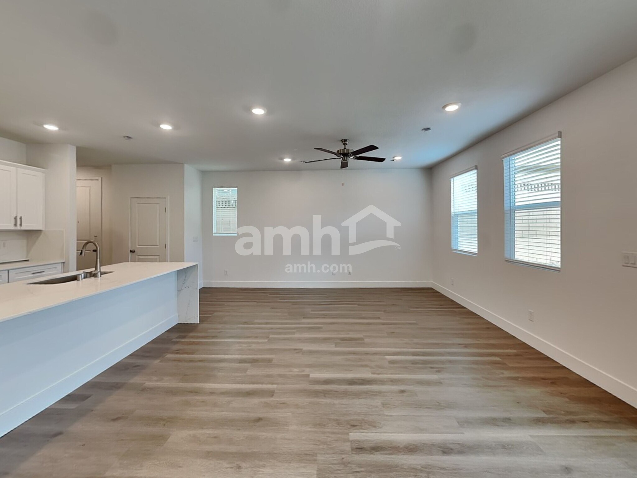 Building Photo - 6449 Marthas Vineyard Ave