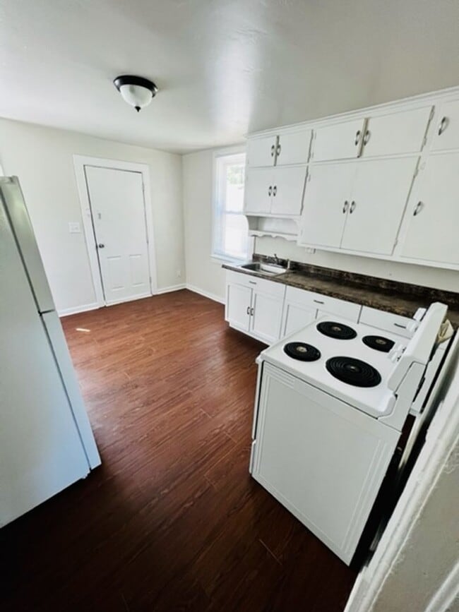 Primary Photo - 1440 Smith St