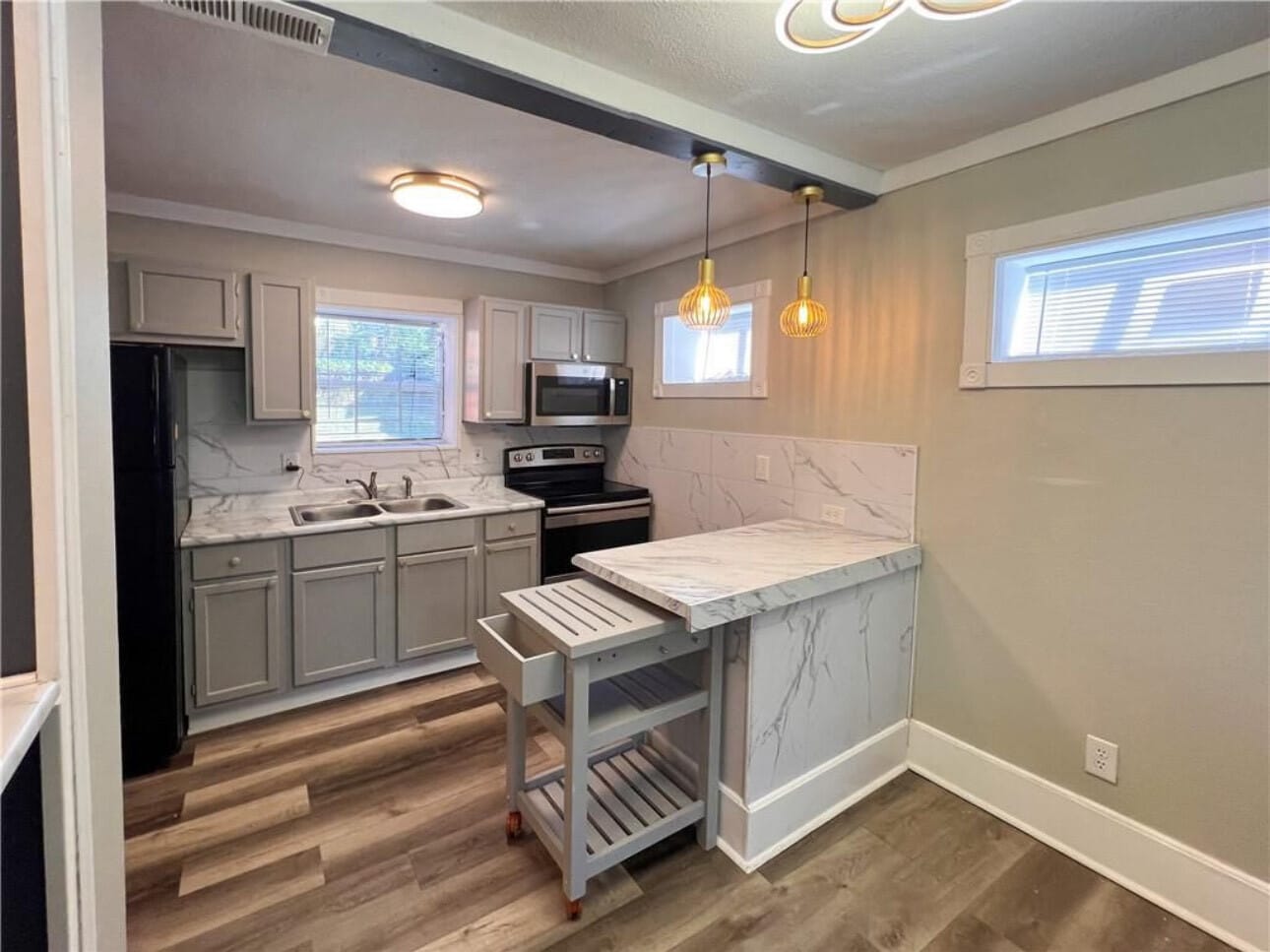 Kitchen - 6439 Chestnut Ave