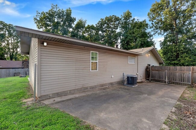 Building Photo - 4BR/3BA Updated Home – Quiet Cove + Fenced Yard!